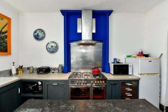 קארדיף Quirky 4 Bedroom Apartment With Terrace מראה חיצוני תמונה